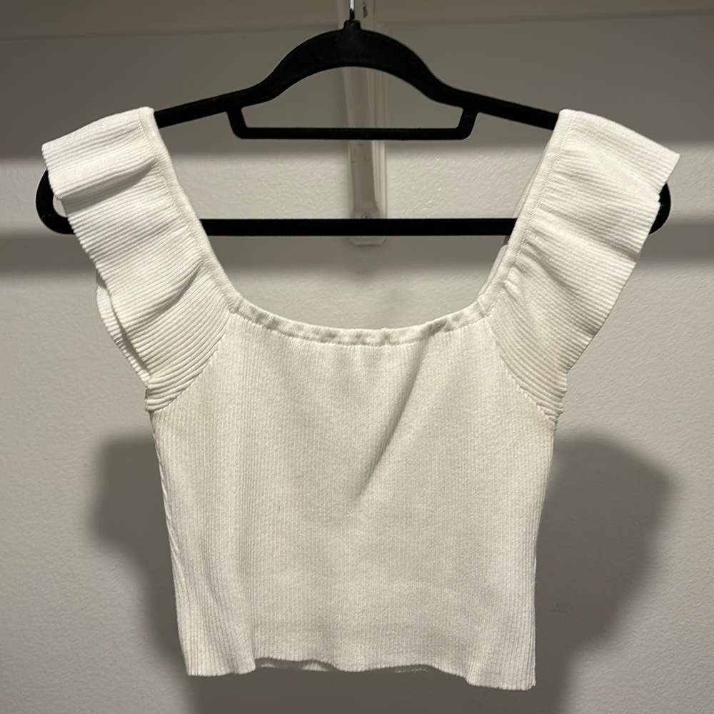 Flutter sleeve crop top